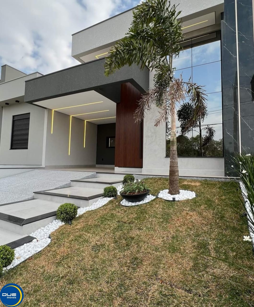 Casa à venda com 3 quartos, 138m² - Foto 1