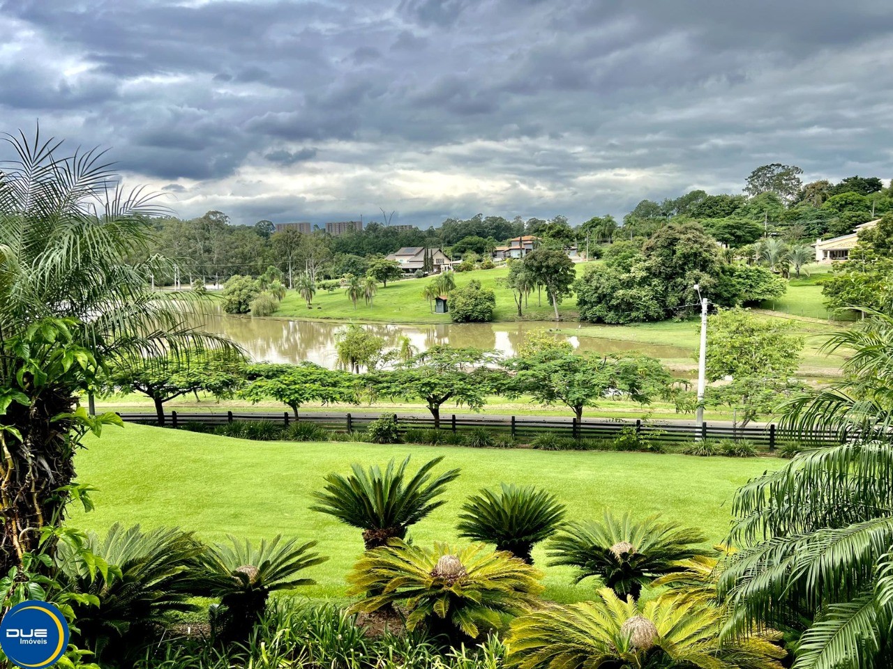 Fazenda à venda com 5 quartos, 953m² - Foto 1