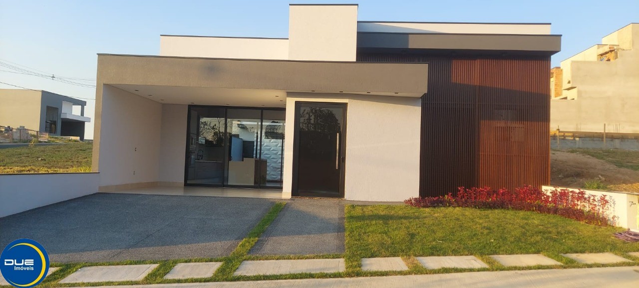 Casa à venda com 3 quartos, 300m² - Foto 1