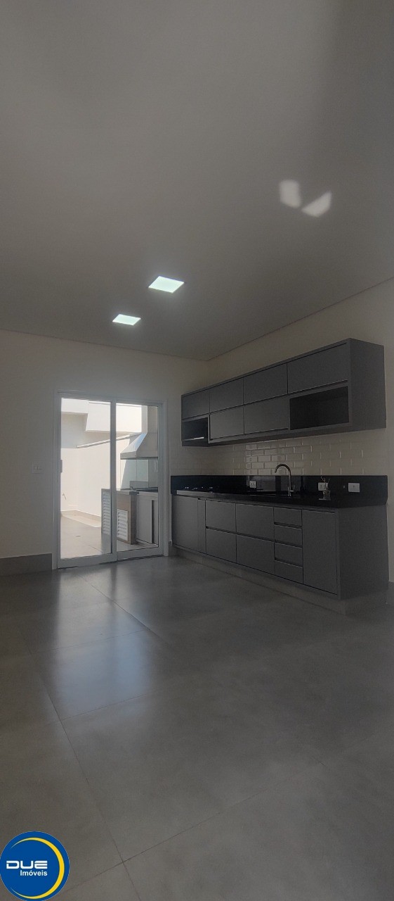 Casa à venda com 3 quartos, 150m² - Foto 2