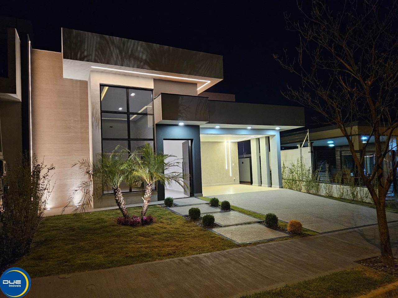 Casa à venda com 3 quartos, 310m² - Foto 2