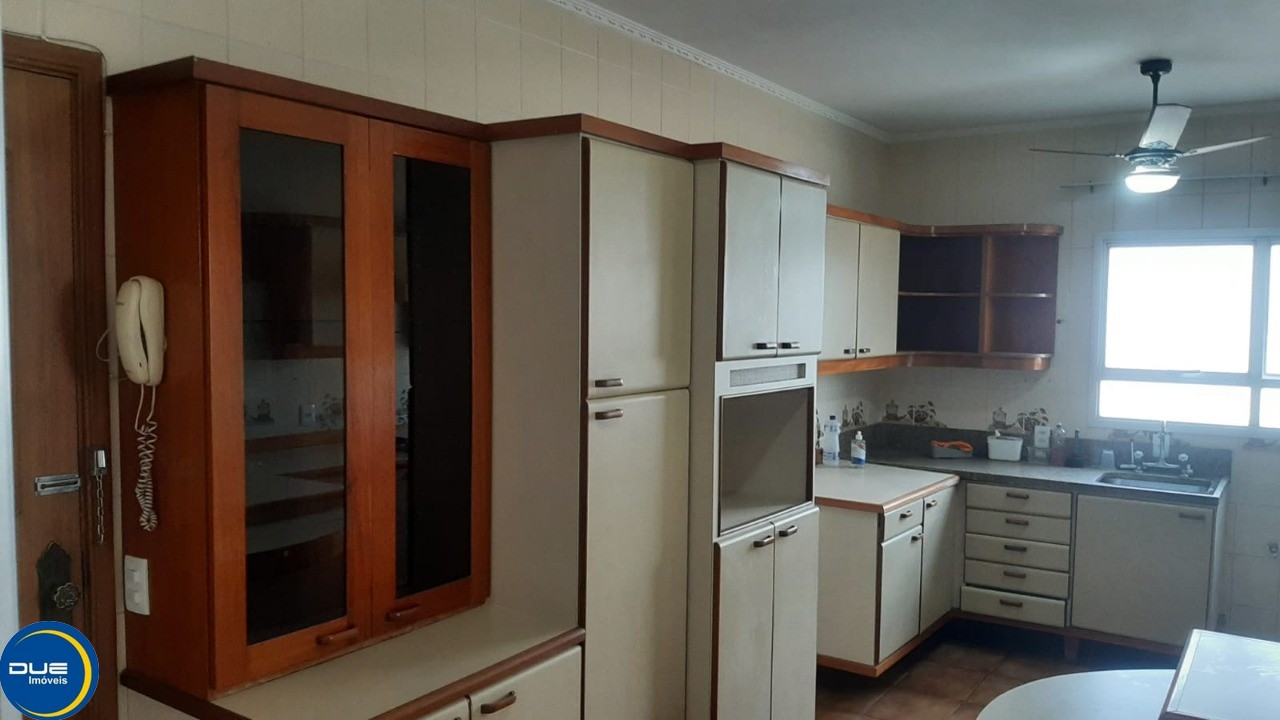 Apartamento à venda com 3 quartos, 155m² - Foto 2