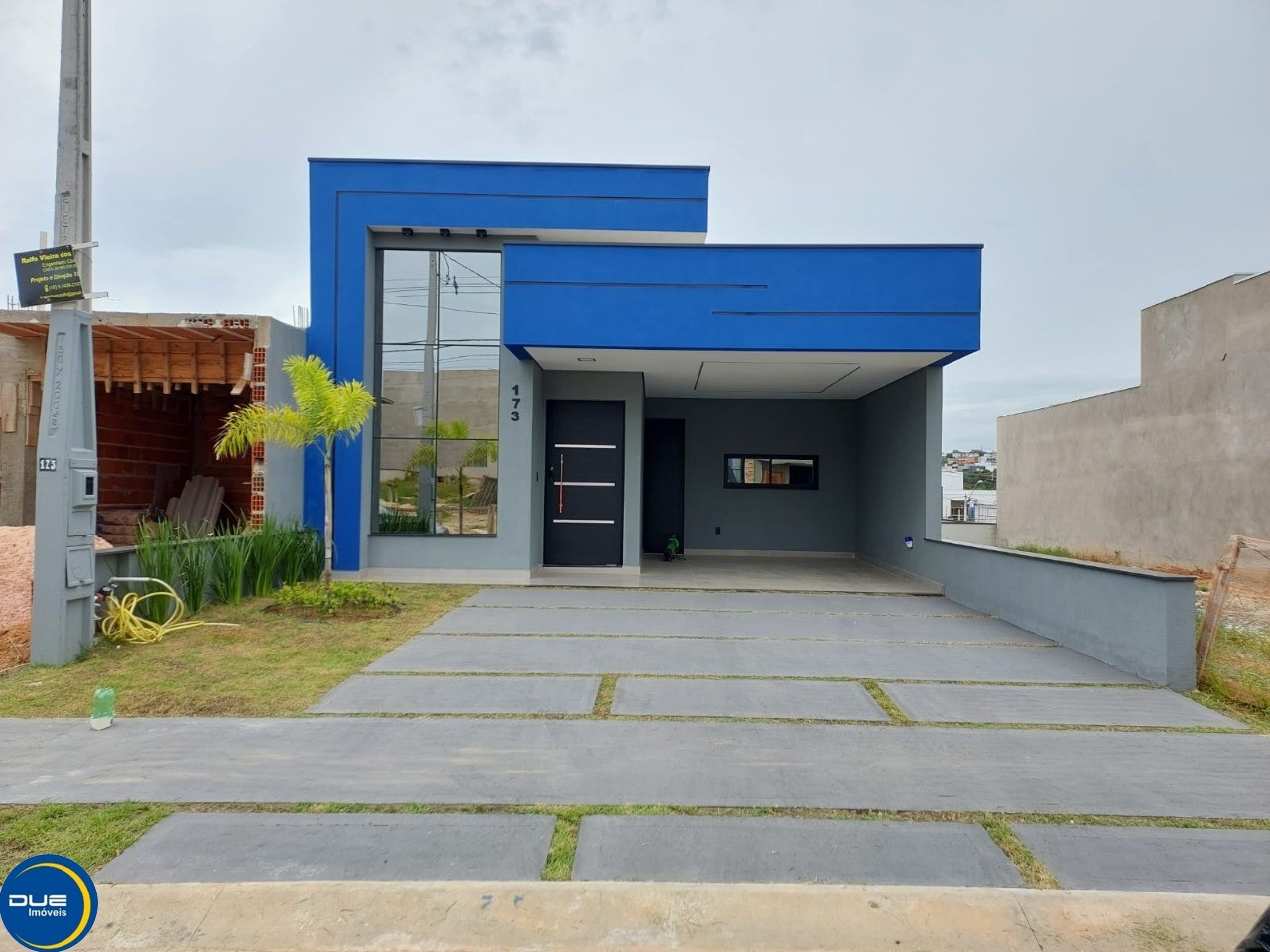 Casa à venda com 3 quartos, 200m² - Foto 1