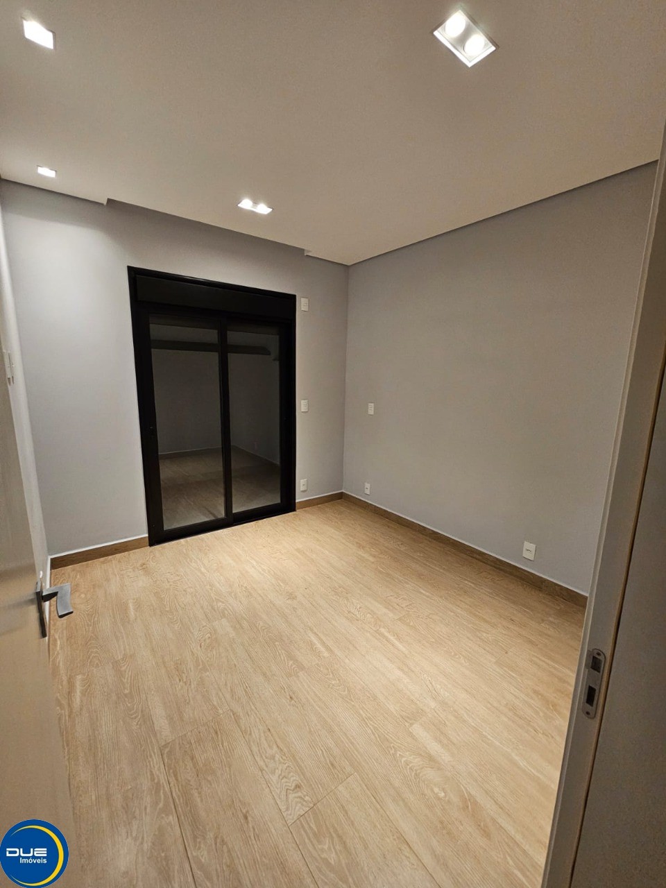 Casa à venda com 3 quartos, 310m² - Foto 11