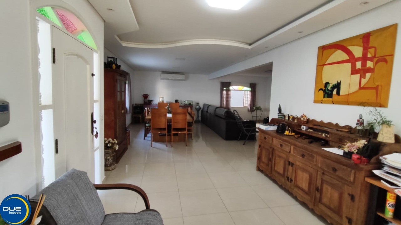 Casa à venda e aluguel com 5 quartos, 443m² - Foto 4