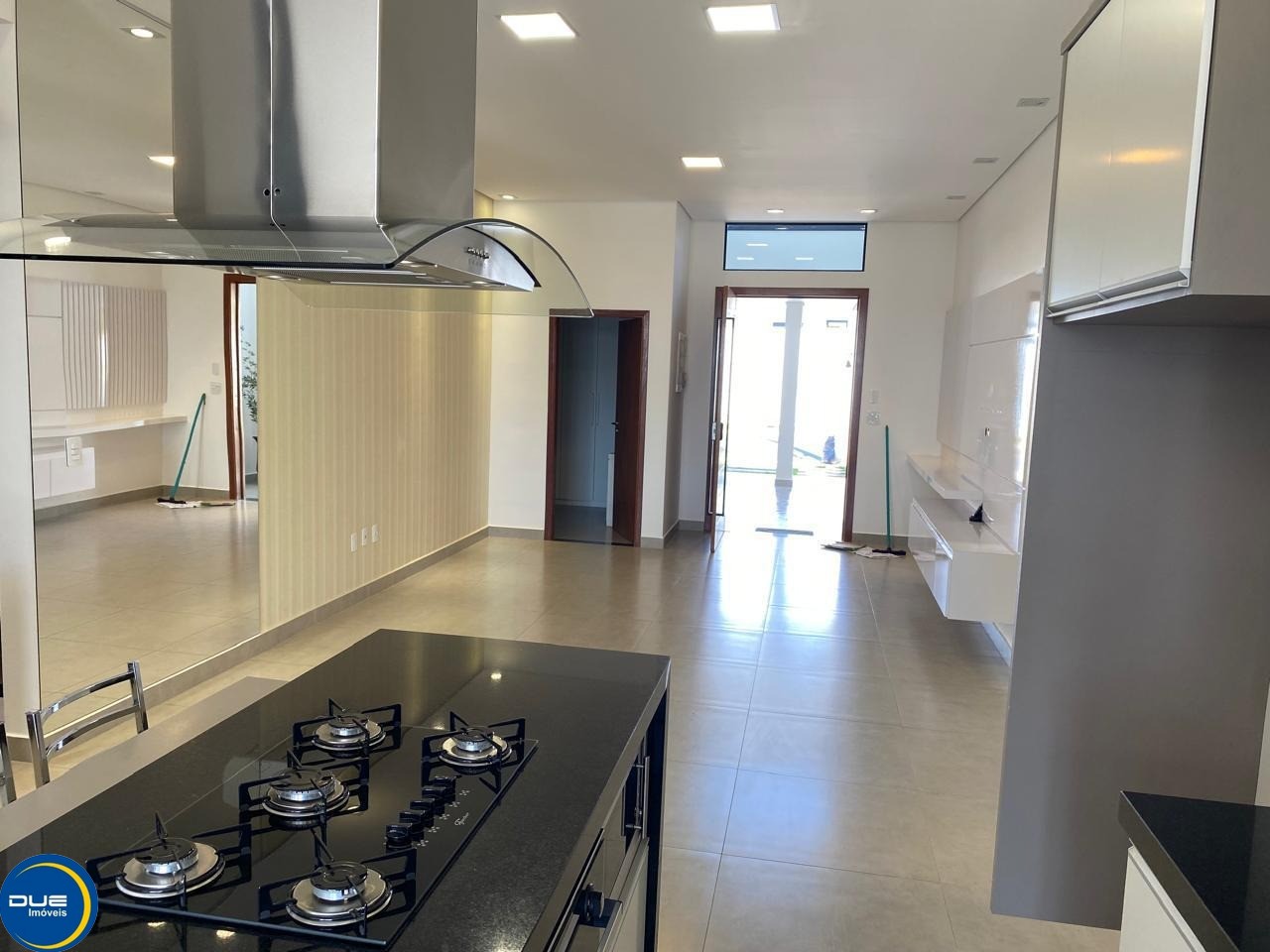 Casa à venda com 3 quartos, 240m² - Foto 4