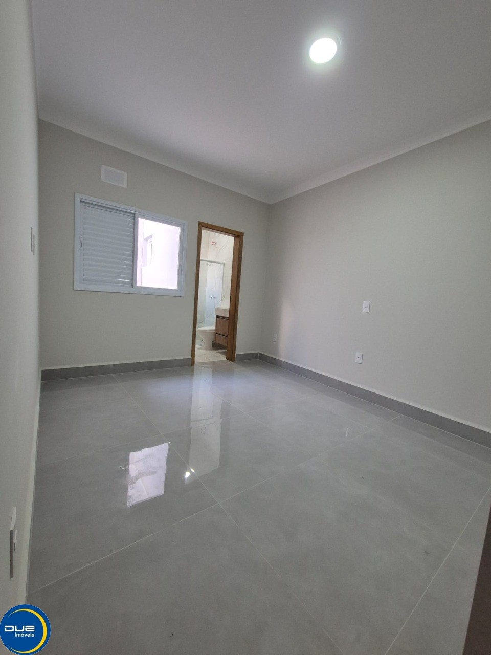 Casa à venda com 3 quartos, 175m² - Foto 2