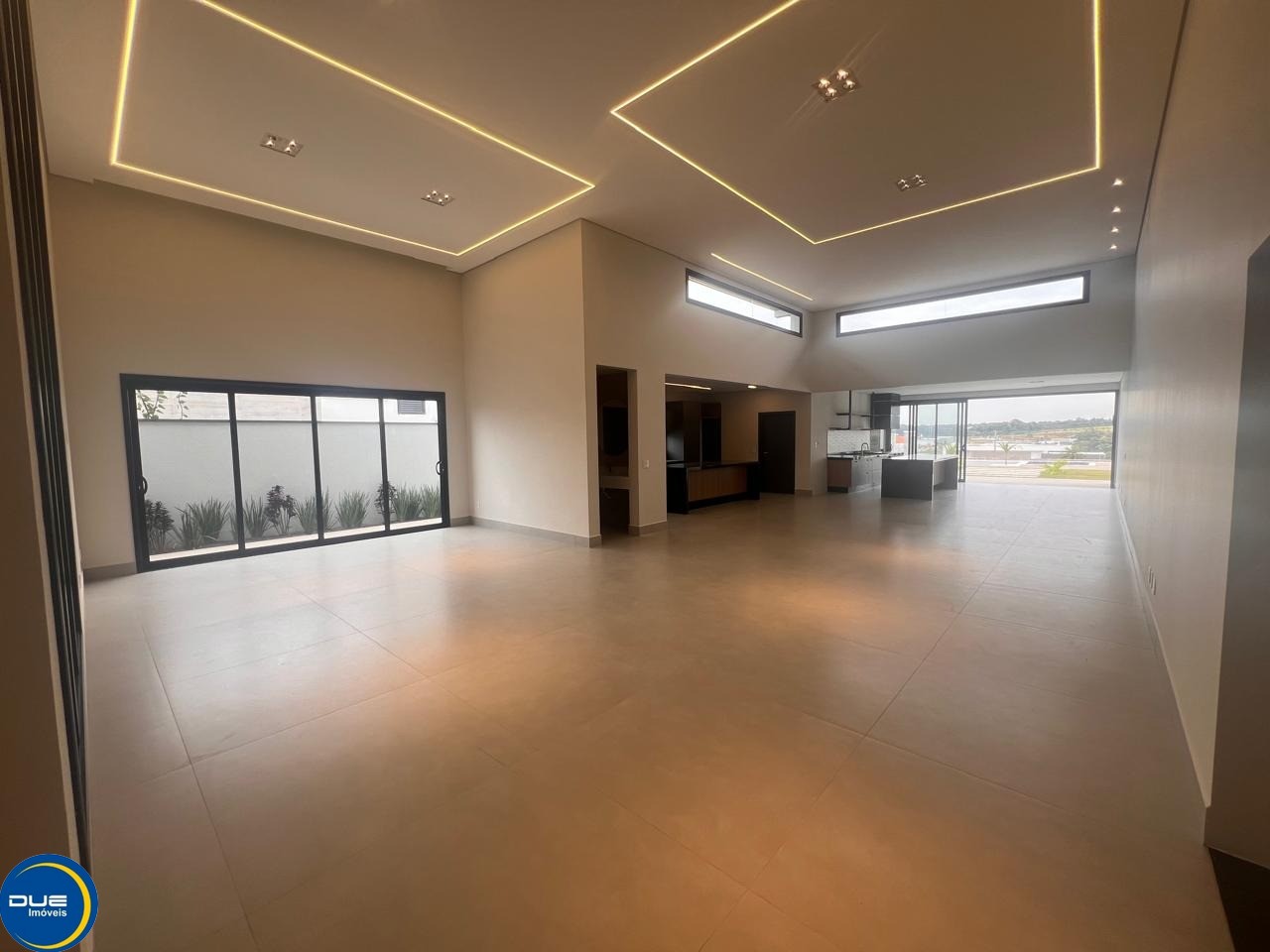 Casa à venda com 4 quartos, 1000m² - Foto 11