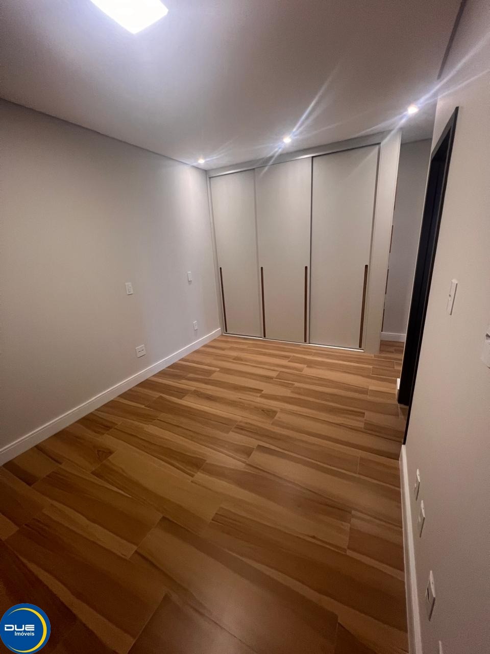 Casa à venda com 4 quartos, 1000m² - Foto 14