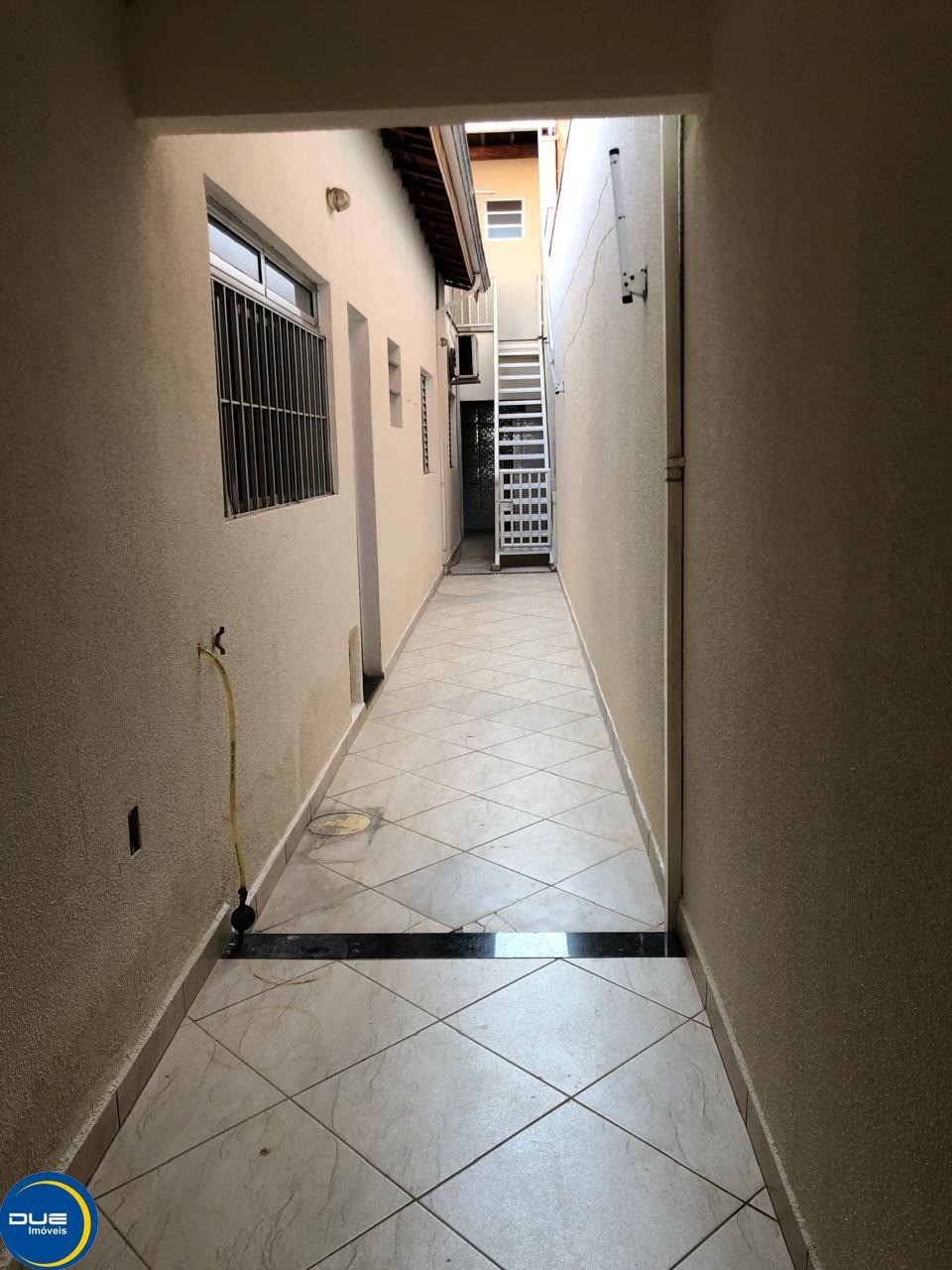 Casa à venda com 2 quartos, 125m² - Foto 3