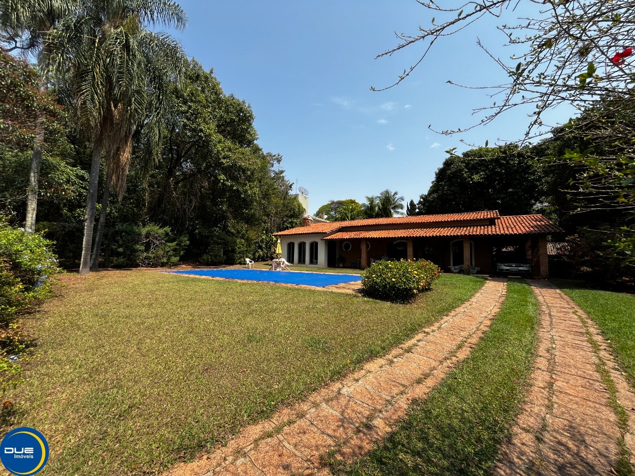 Casa à venda com 4 quartos, 290m² - Foto 1