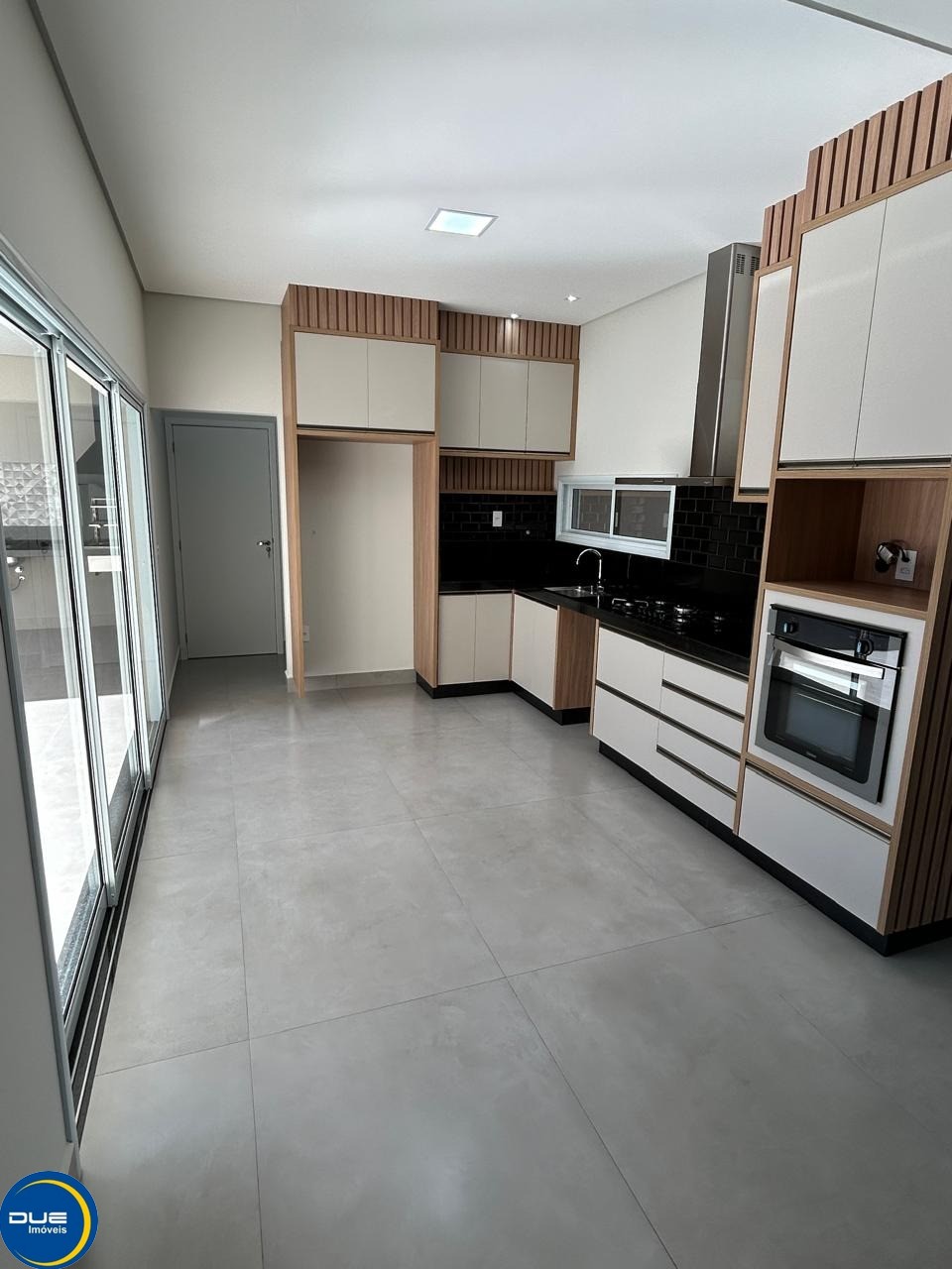 Casa à venda com 3 quartos, 300m² - Foto 4