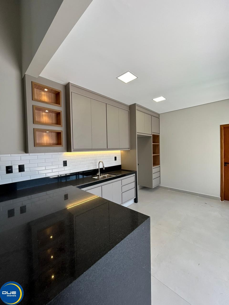 Casa à venda com 3 quartos, 300m² - Foto 10