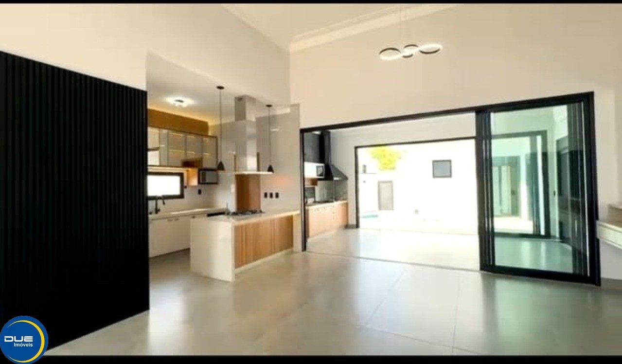 Casa à venda com 3 quartos, 331m² - Foto 2