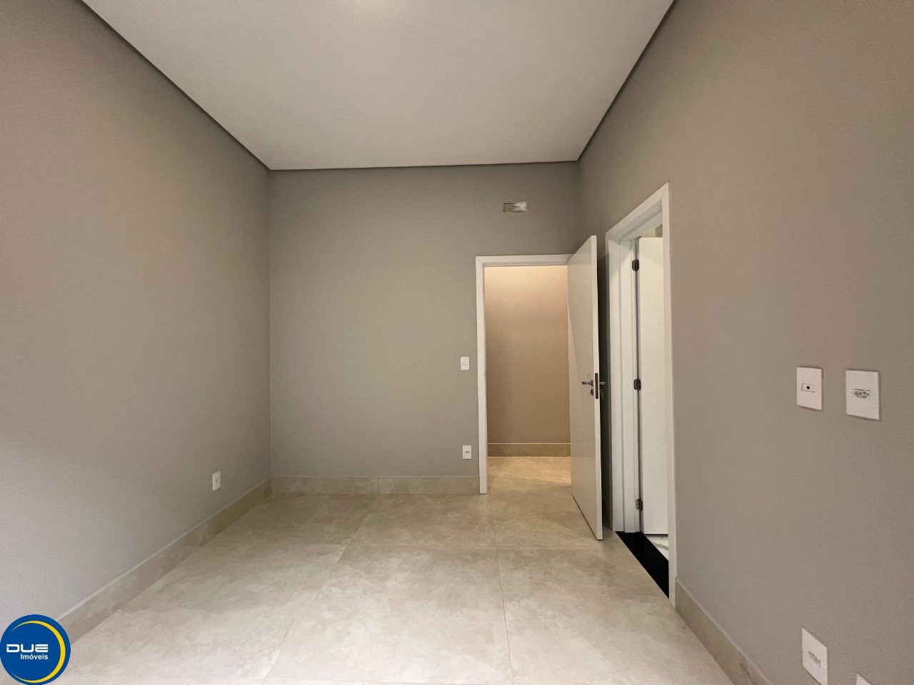 Casa à venda com 3 quartos, 200m² - Foto 14