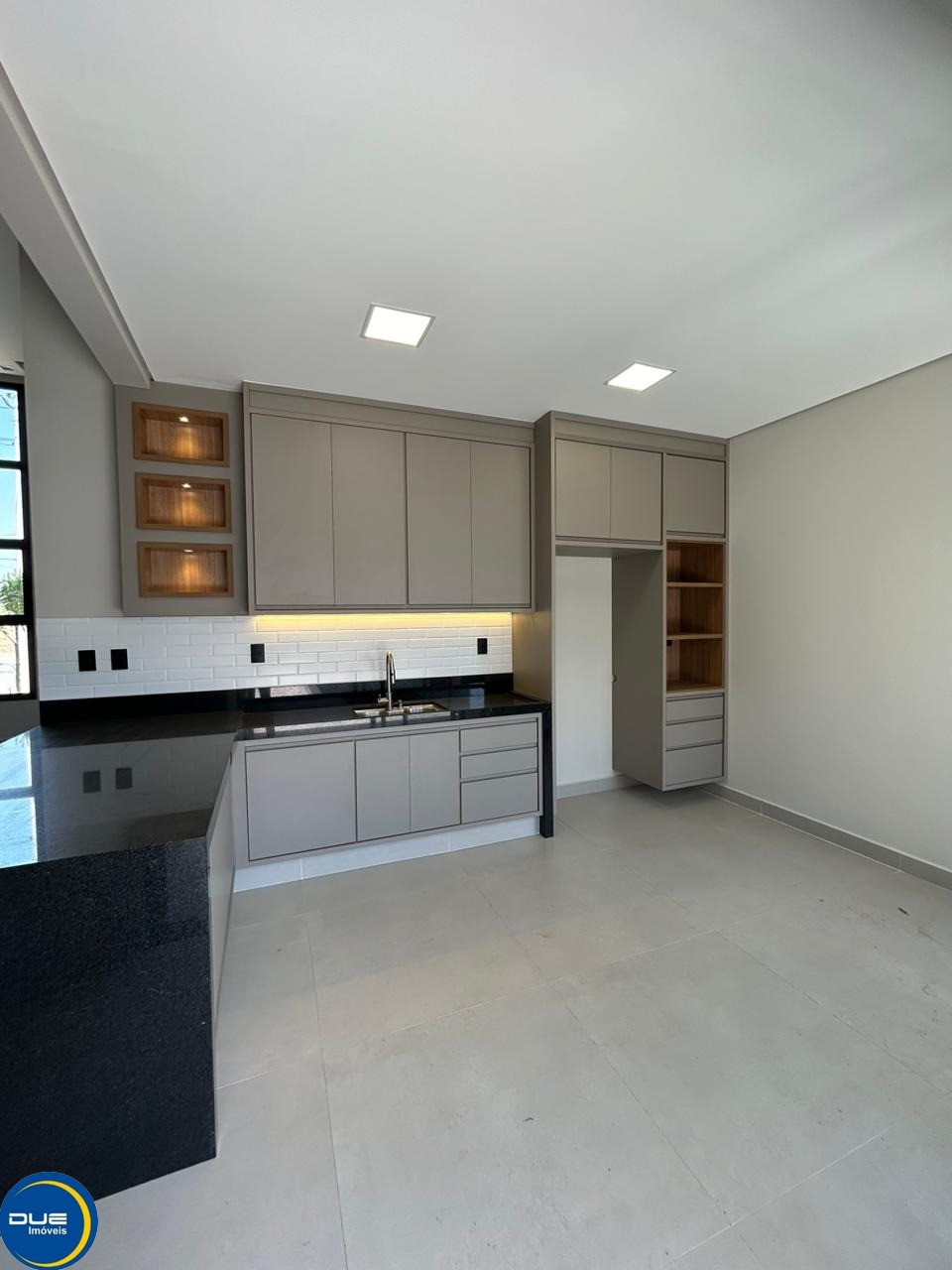 Casa à venda com 3 quartos, 300m² - Foto 6