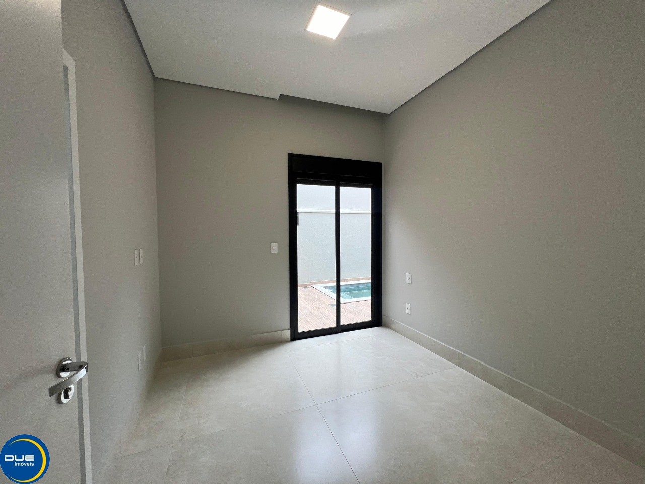 Casa à venda com 3 quartos, 200m² - Foto 2