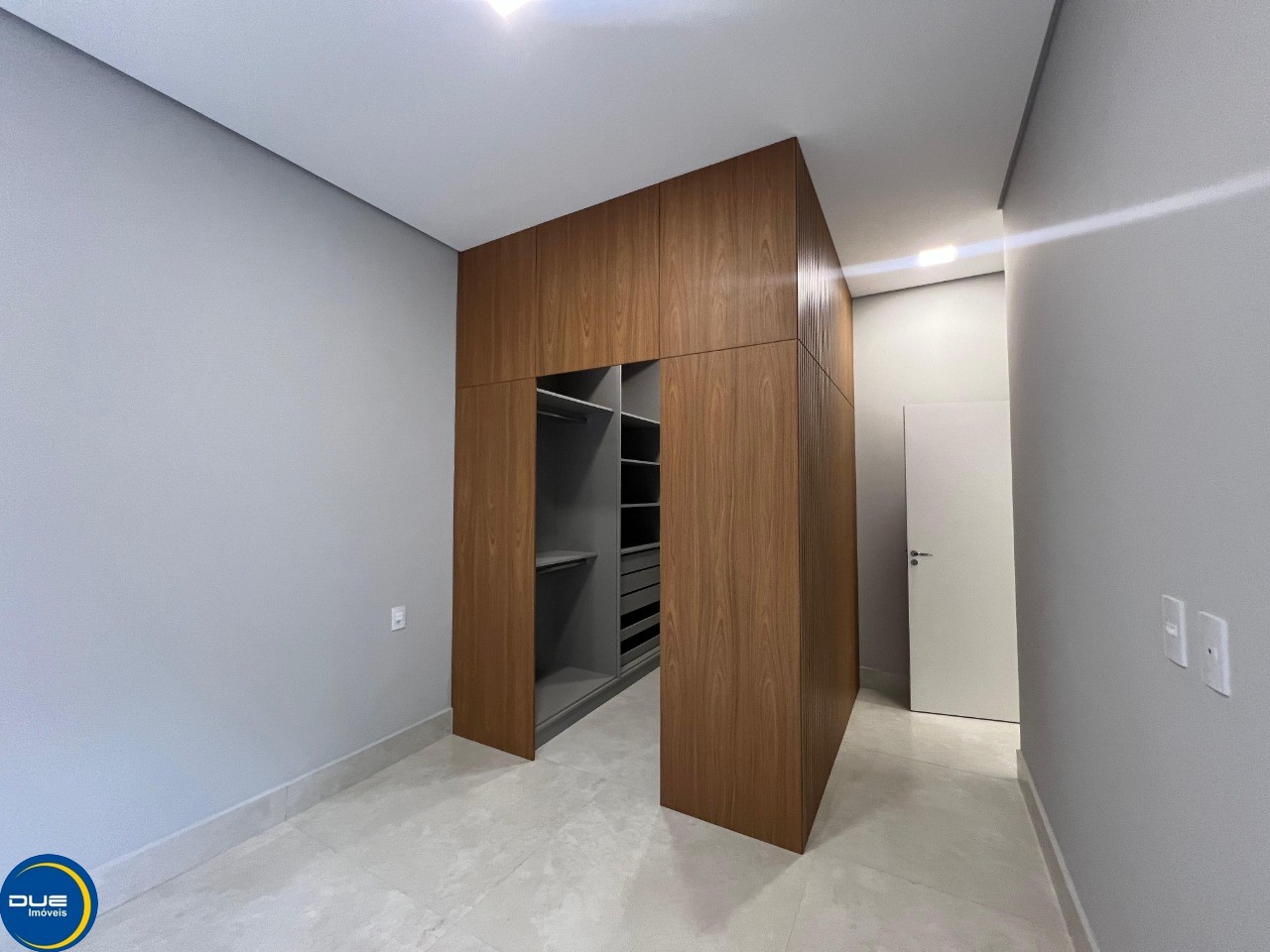 Casa à venda com 3 quartos, 200m² - Foto 10