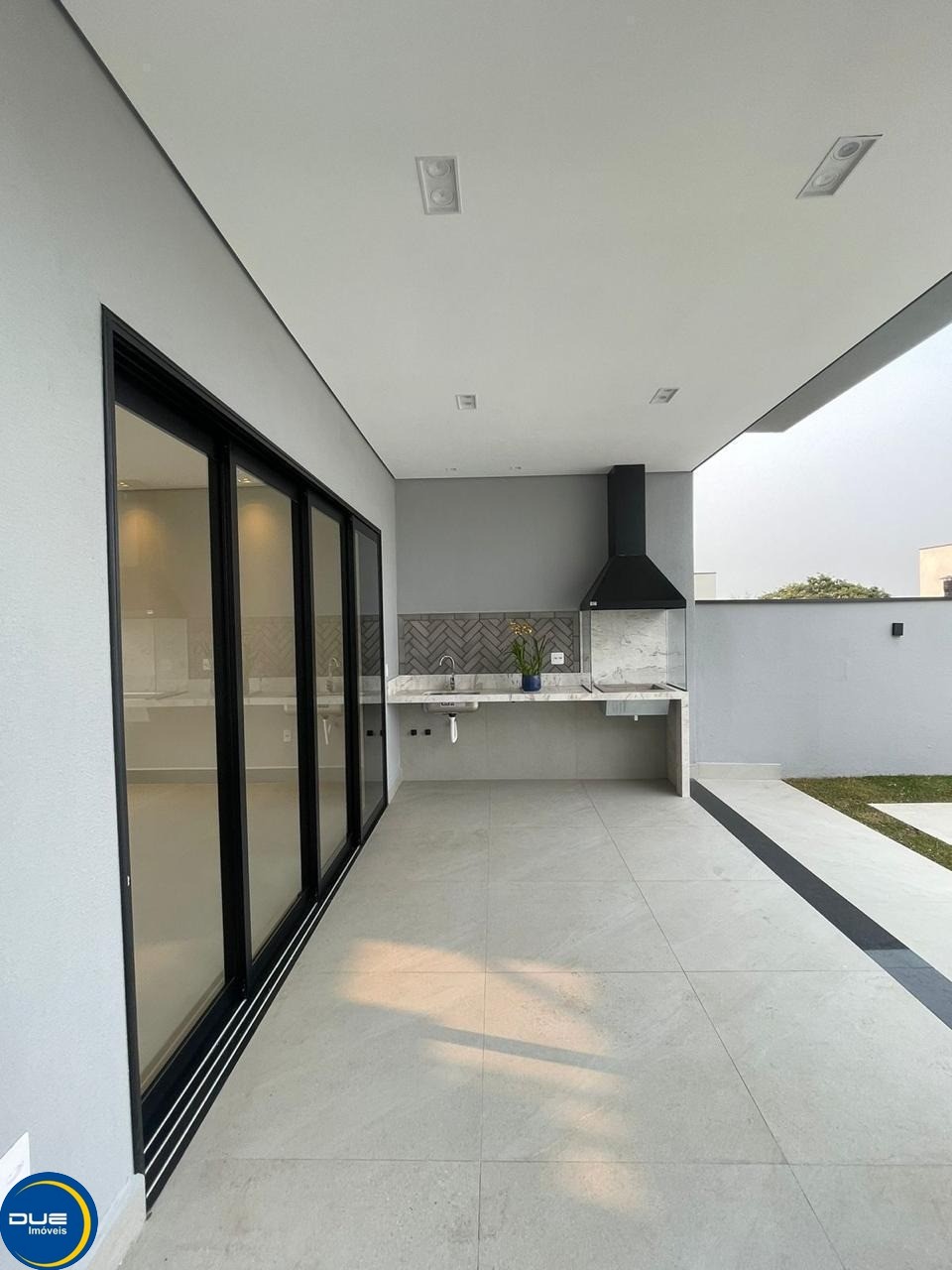 Casa à venda com 3 quartos, 306m² - Foto 5