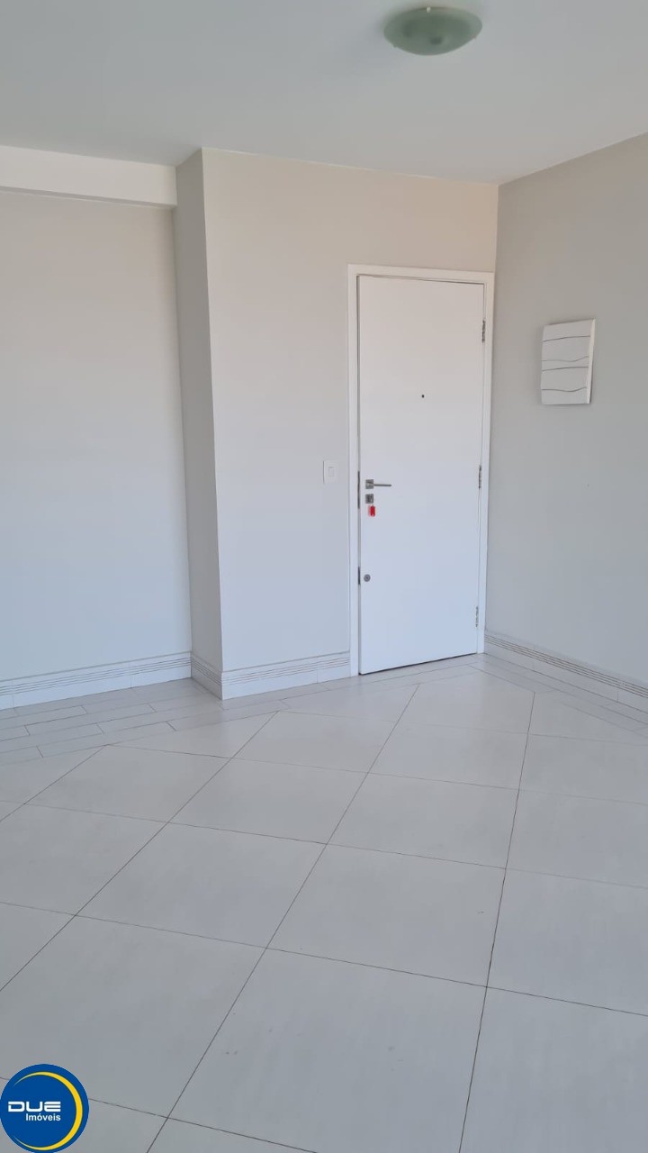 Apartamento à venda com 3 quartos, 84m² - Foto 2