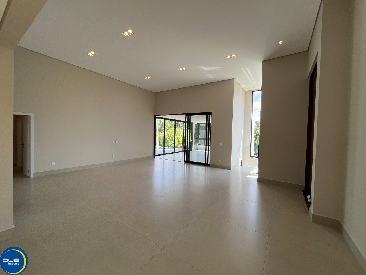 Casa à venda com 3 quartos, 344m² - Foto 10