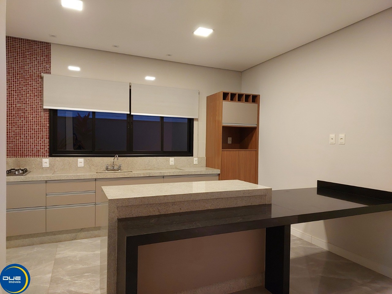 Casa à venda com 3 quartos, 361m² - Foto 4