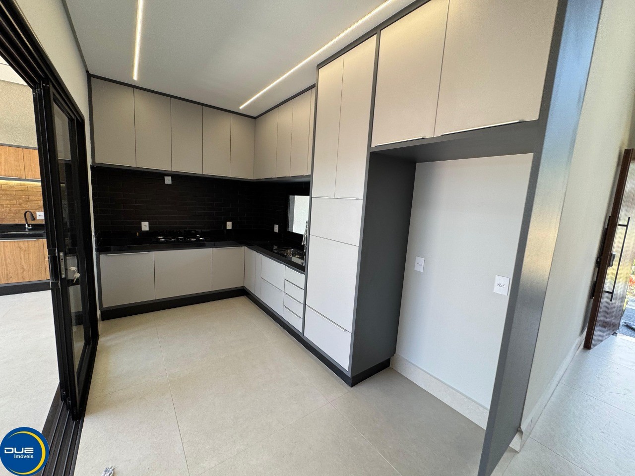 Casa à venda com 3 quartos, 300m² - Foto 10