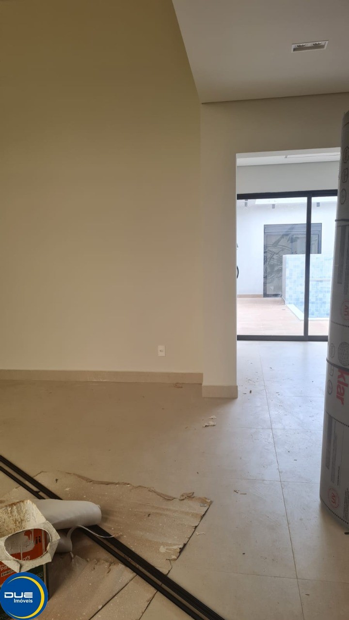 Casa à venda com 3 quartos, 200m² - Foto 2