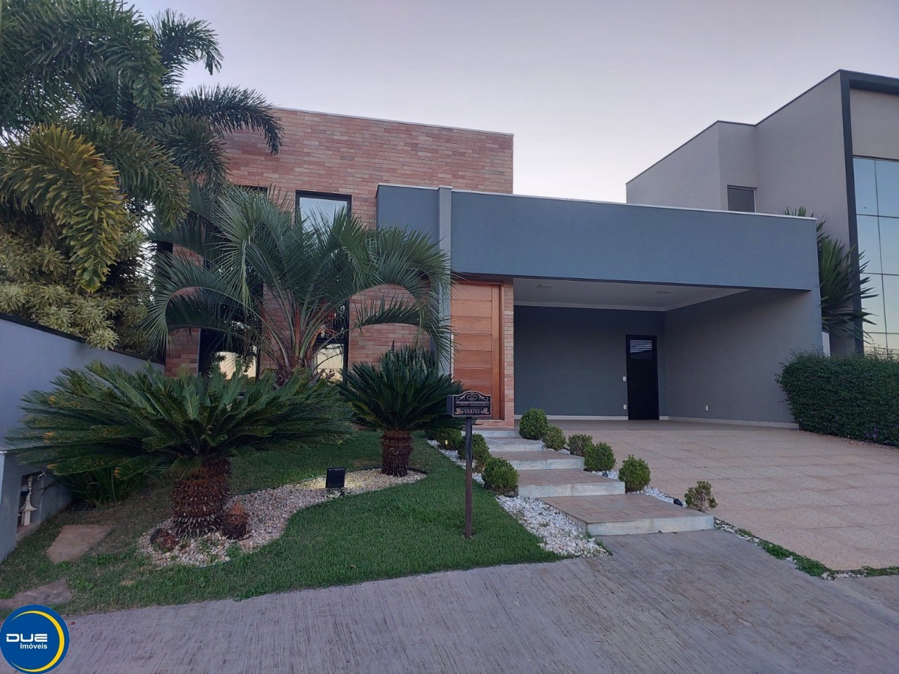 Casa à venda com 3 quartos, 361m² - Foto 1