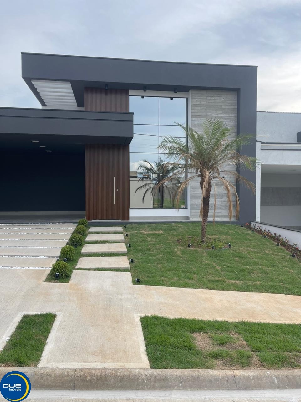 Casa à venda com 3 quartos, 300m² - Foto 2