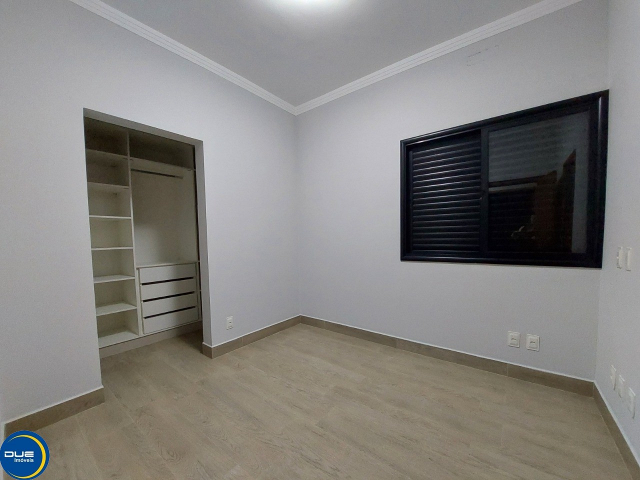 Casa à venda com 3 quartos, 361m² - Foto 10