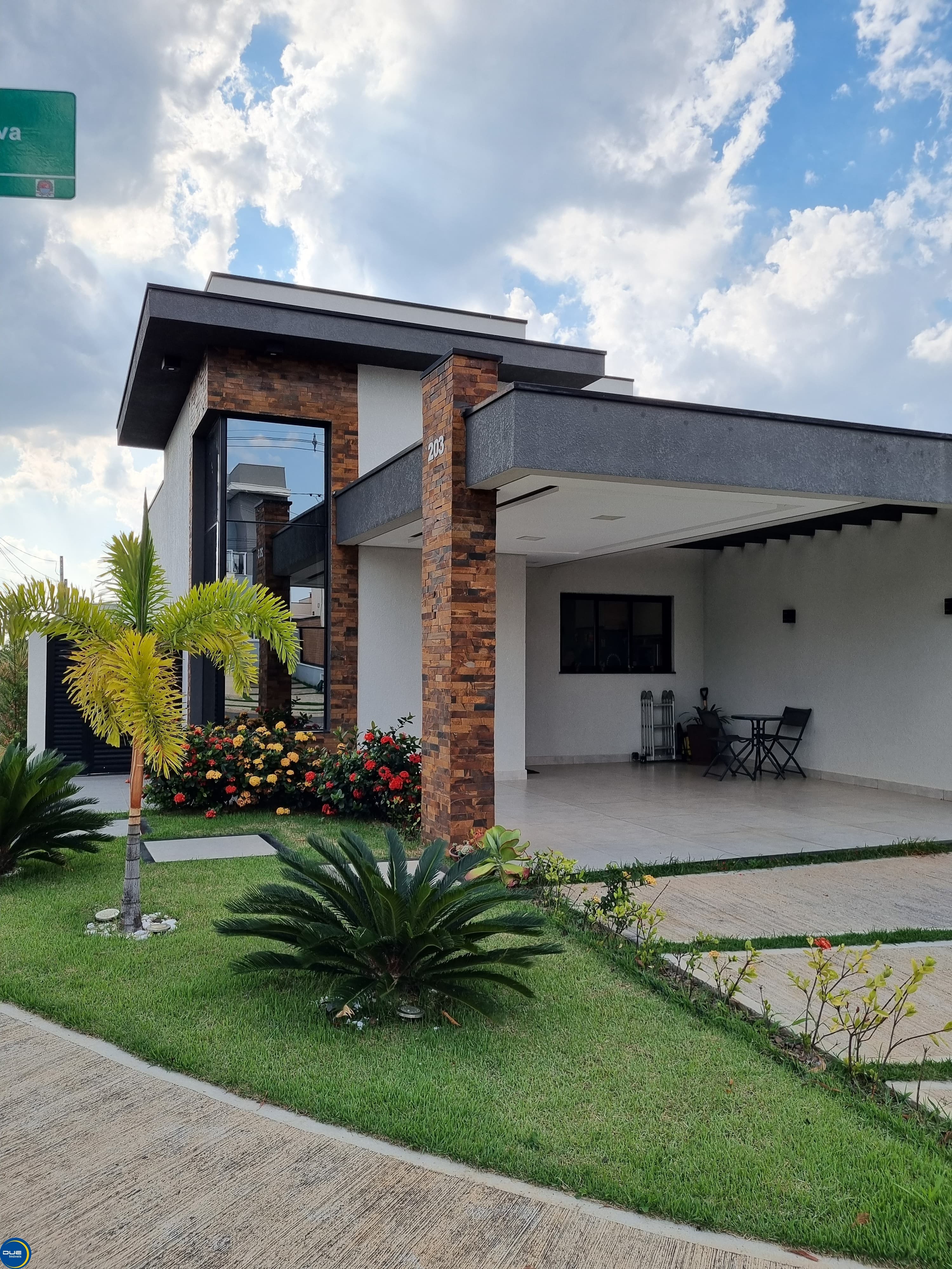 Casa à venda com 3 quartos, 235m² - Foto 2