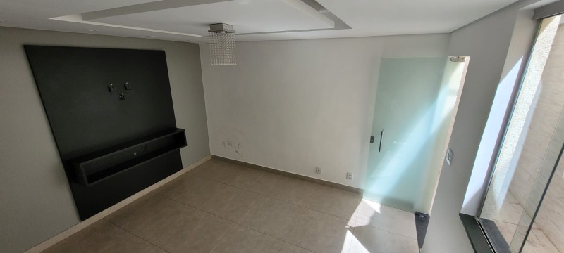 Casa para Comprar em CAIÇARA-ADELAIDE - BELO HORIZONTE - MG