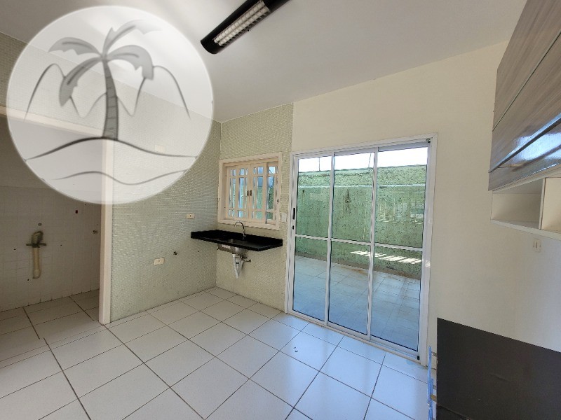 Casa à venda com 2 quartos, 70m² - Foto 4