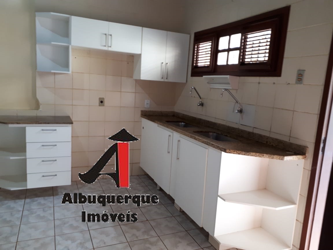 Casa à venda com 4 quartos, 350m² - Foto 14