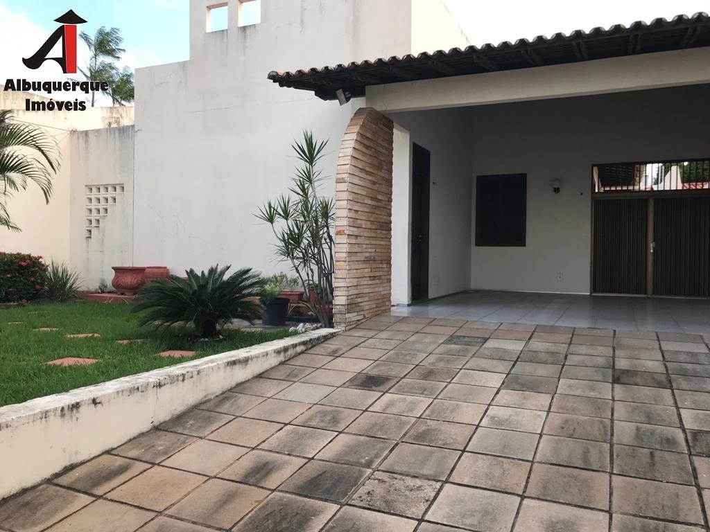 Prédio Inteiro à venda com 3 quartos, 300m² - Foto 1