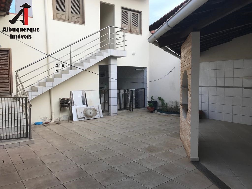 Prédio Inteiro à venda com 3 quartos, 300m² - Foto 2