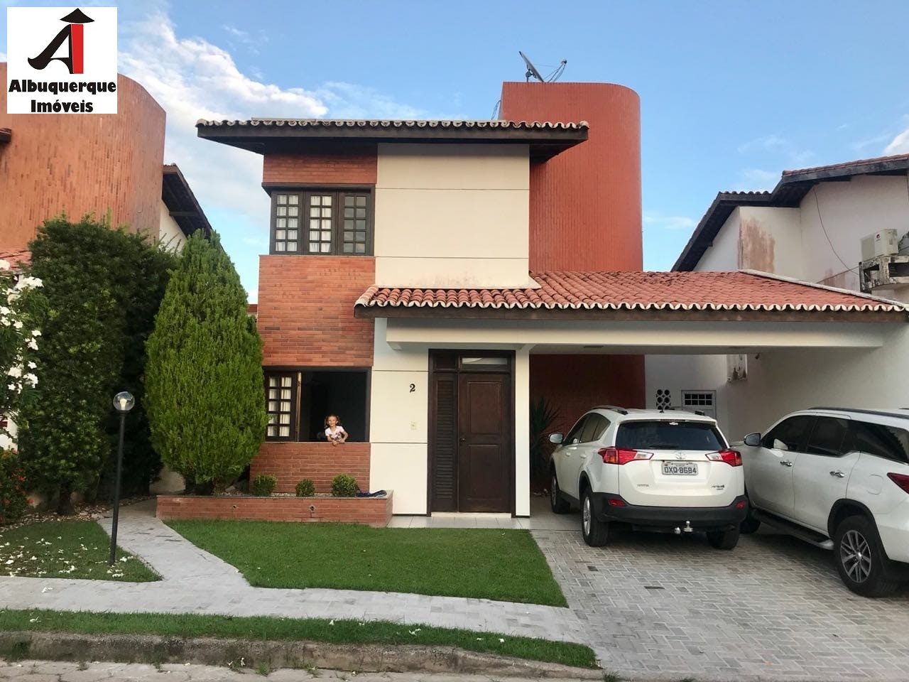 Casa à venda com 3 quartos, 250m² - Foto 1