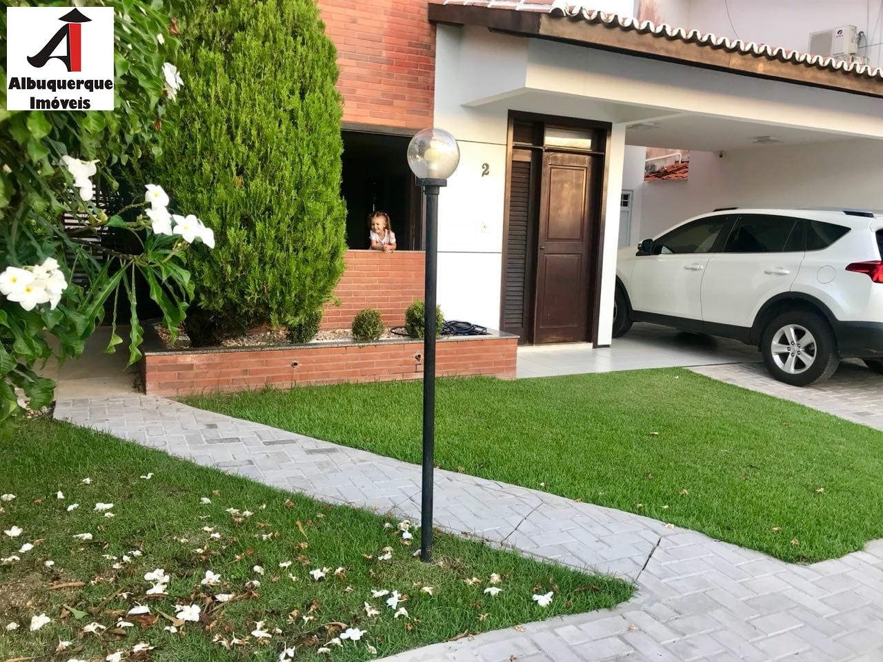 Casa à venda com 3 quartos, 250m² - Foto 2