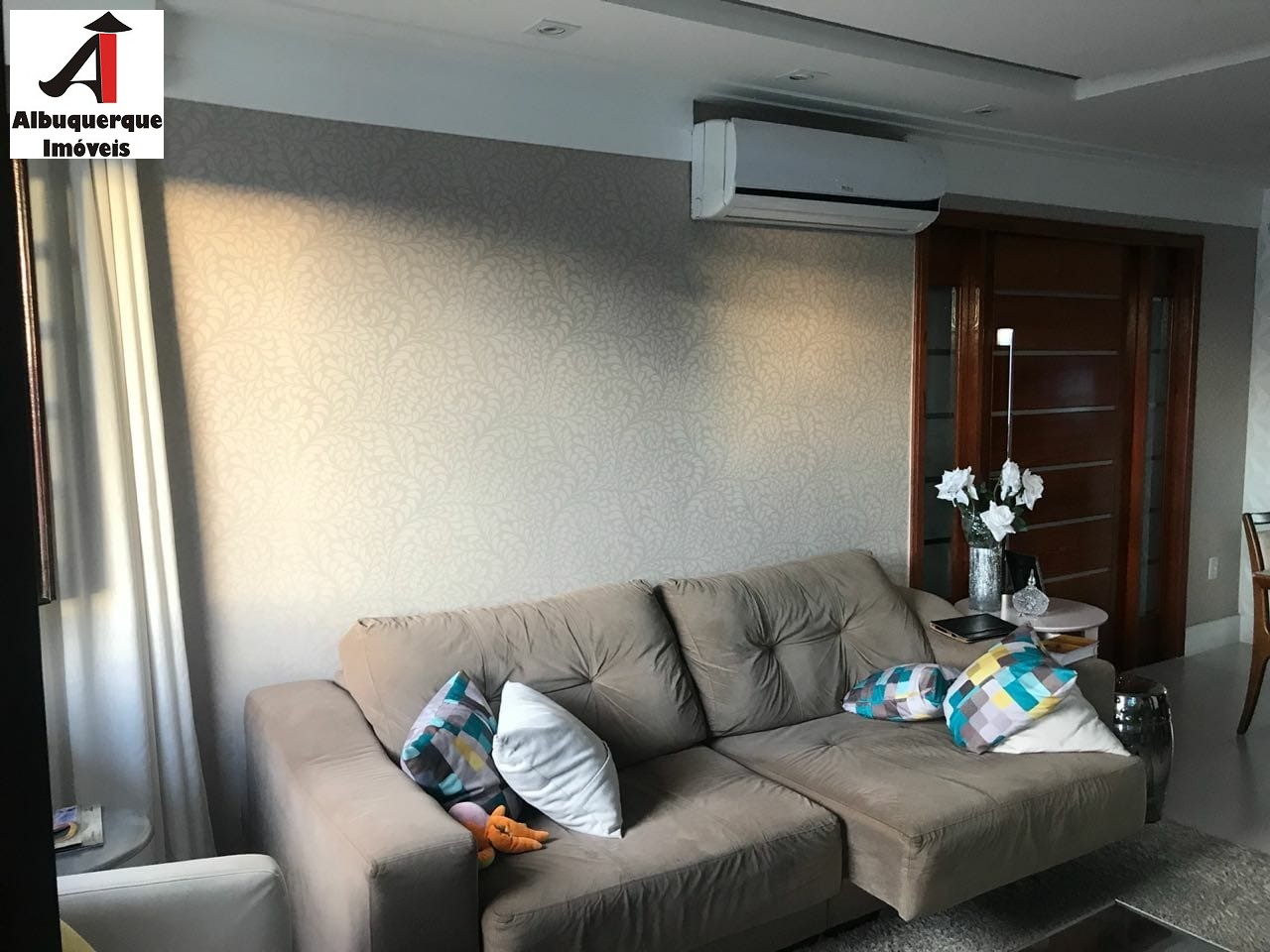 Casa à venda com 3 quartos, 250m² - Foto 7