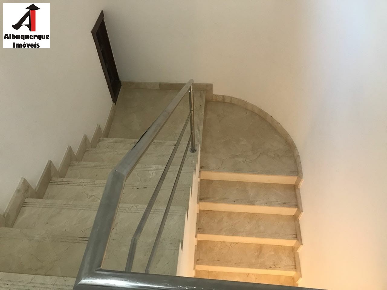 Casa à venda com 3 quartos, 250m² - Foto 9