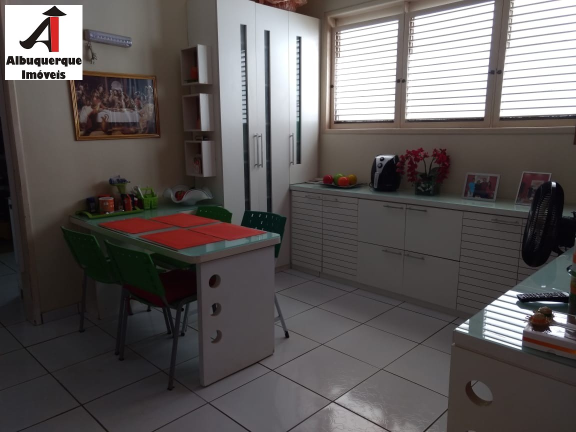 Casa à venda com 3 quartos, 12m² - Foto 8