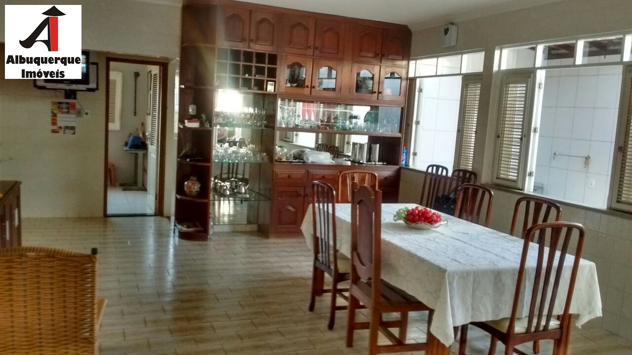 Casa à venda com 5 quartos, 380m² - Foto 11