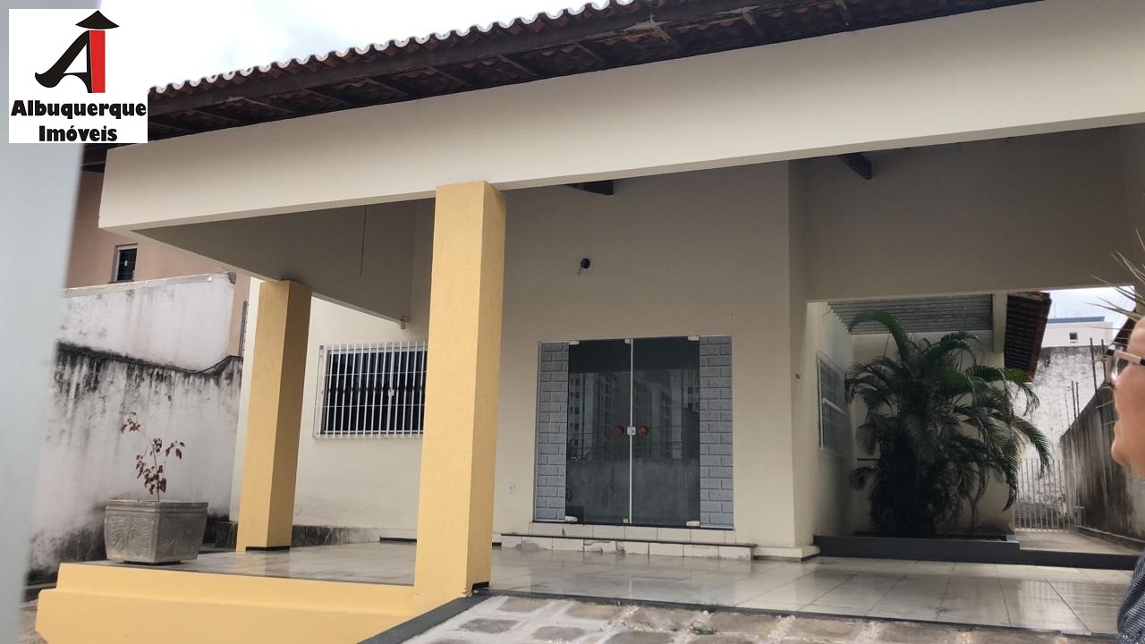 Casa à venda com 3 quartos, 400m² - Foto 1