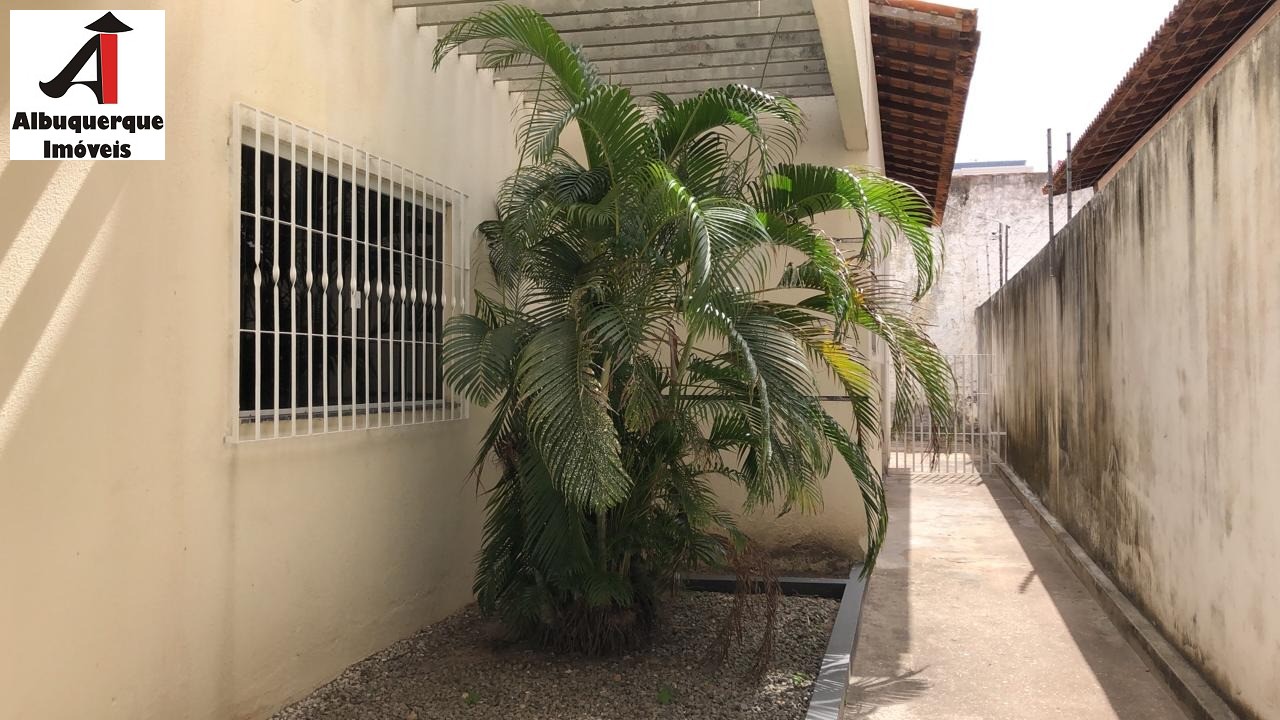 Casa à venda com 3 quartos, 400m² - Foto 2