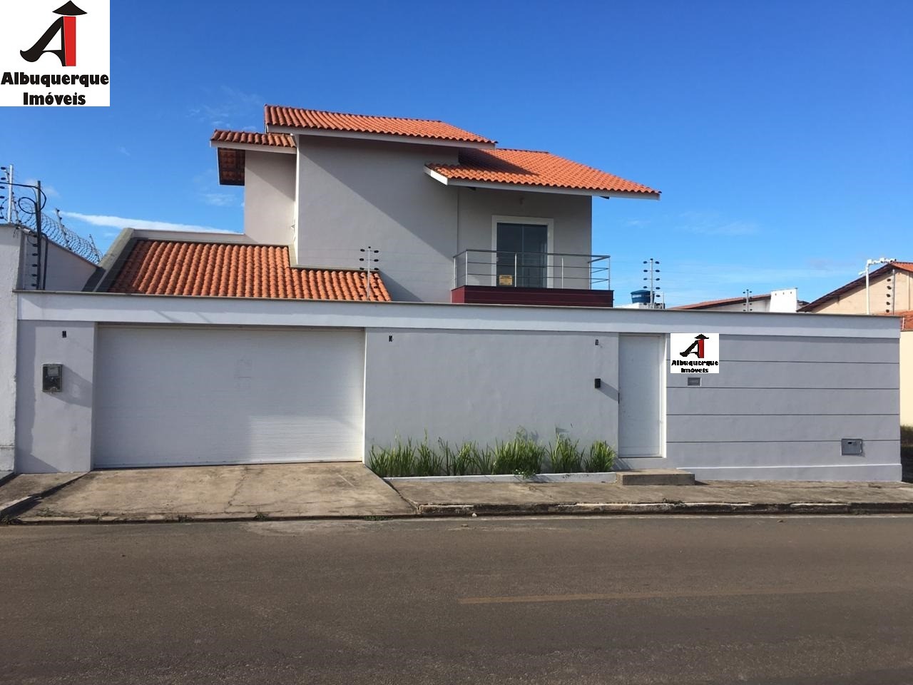 Casa à venda com 4 quartos, 300m² - Foto 1