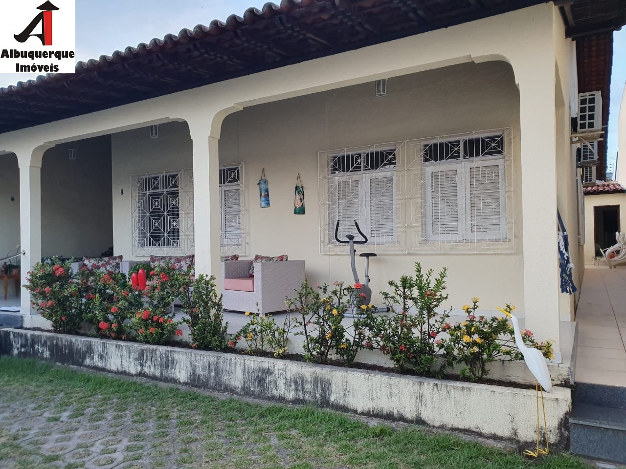 Casa à venda com 3 quartos, 500m² - Foto 2