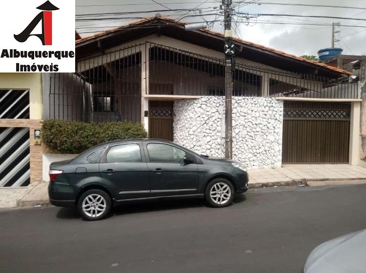 Casa à venda com 4 quartos, 158m² - Foto 1