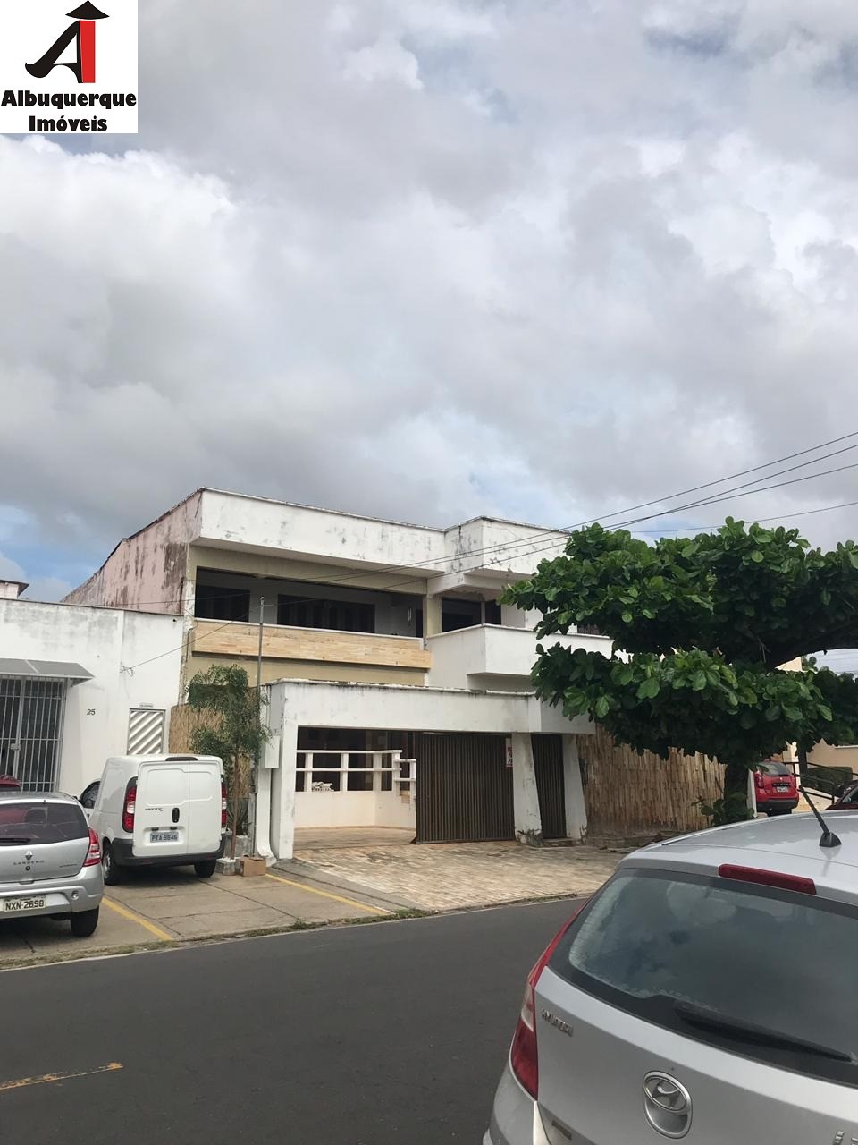 Casa à venda com 4 quartos, 600m² - Foto 1