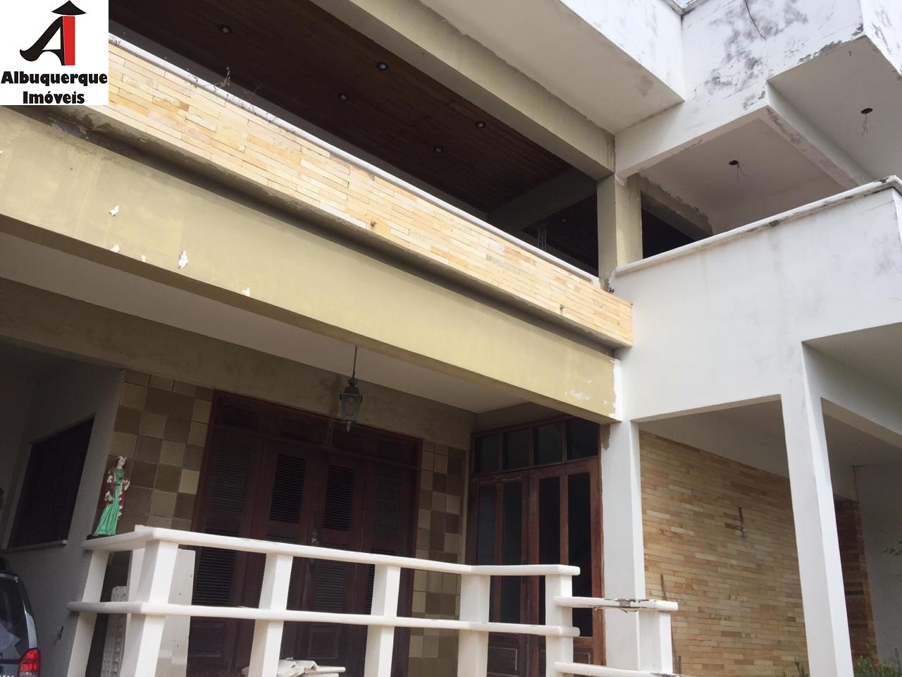 Casa à venda com 4 quartos, 600m² - Foto 2